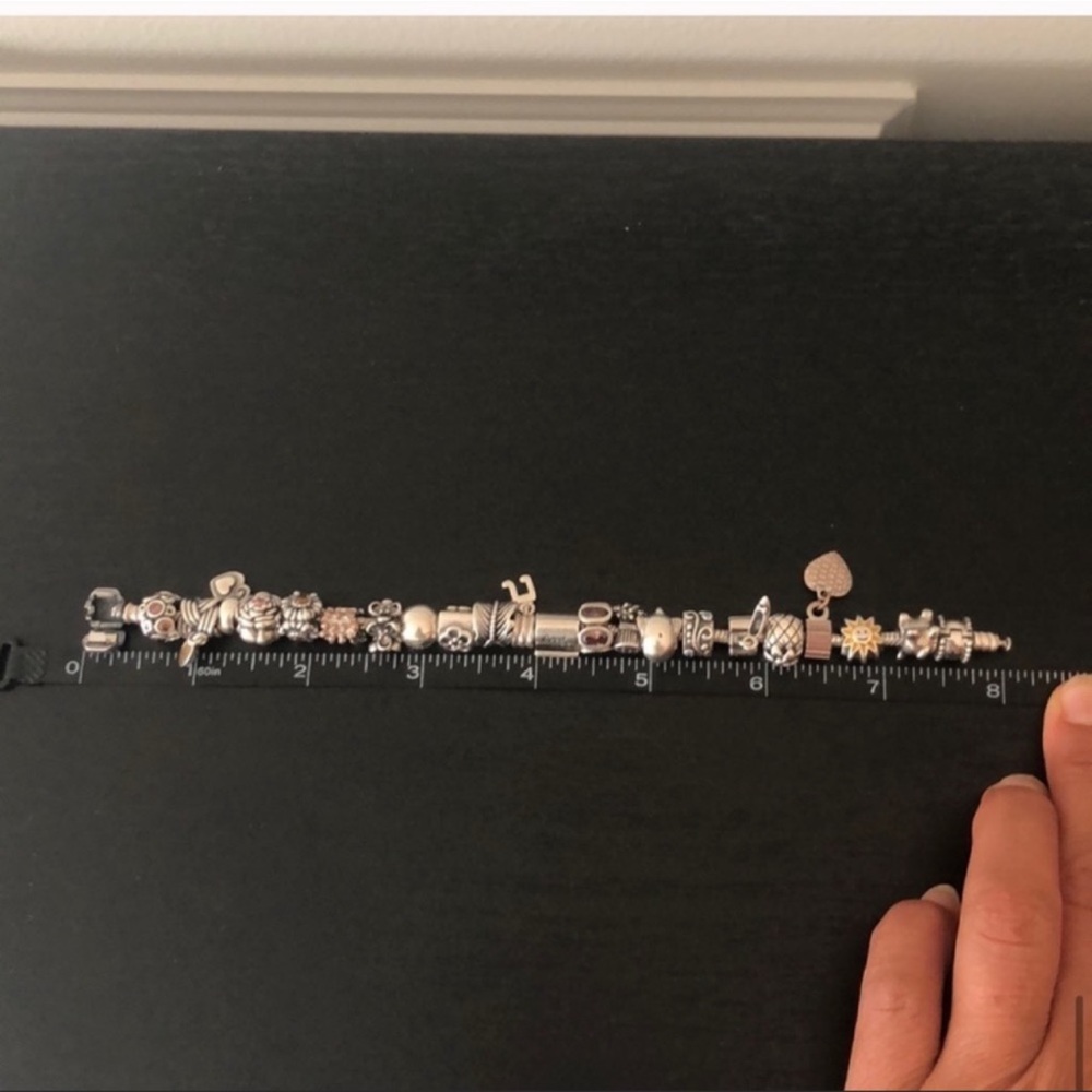 Authentic Pandora bracelet with sterling silver charms - Picture 12 of 16